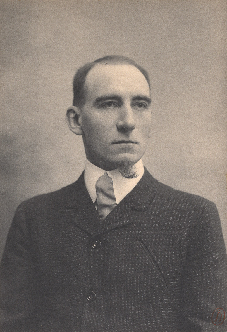 Wilhelm Benque, portrait de Félix Fénéon, tirage photographique noir et blanc. Paris, bibliothèque de l'INHA, Archives 36/4/1/4/8. Cliché INHA